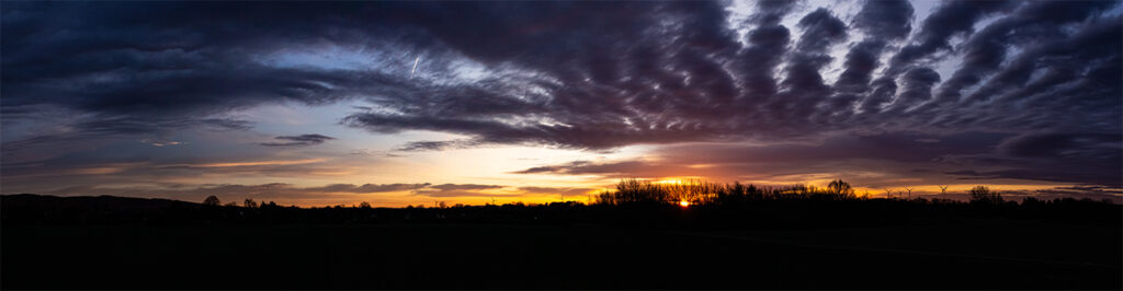 Sonnenaufgang an einem Dezembermorgen. Panoramaaufnahme von Sandra Viehweg